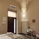 Elysia Luxury Suite Con Jacuzzi - Centro Brindisi Nyaraló