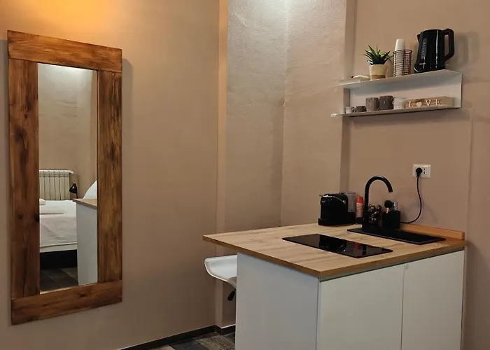 Elysia Luxury Suite Con Jacuzzi - Centro Brindisi Semesterbostad *