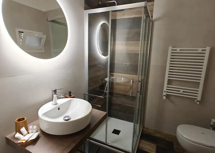 Semesterbostad Elysia Luxury Suite Con Jacuzzi - Centro Brindisi *