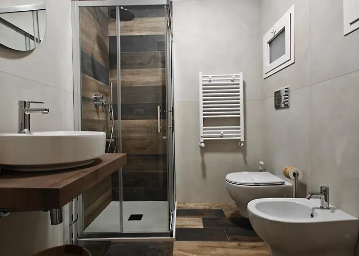 Semesterbostad Elysia Luxury Suite Con Jacuzzi - Centro Brindisi *