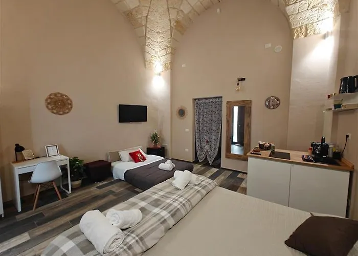 Semesterbostad Elysia Luxury Suite Con Jacuzzi - Centro Brindisi