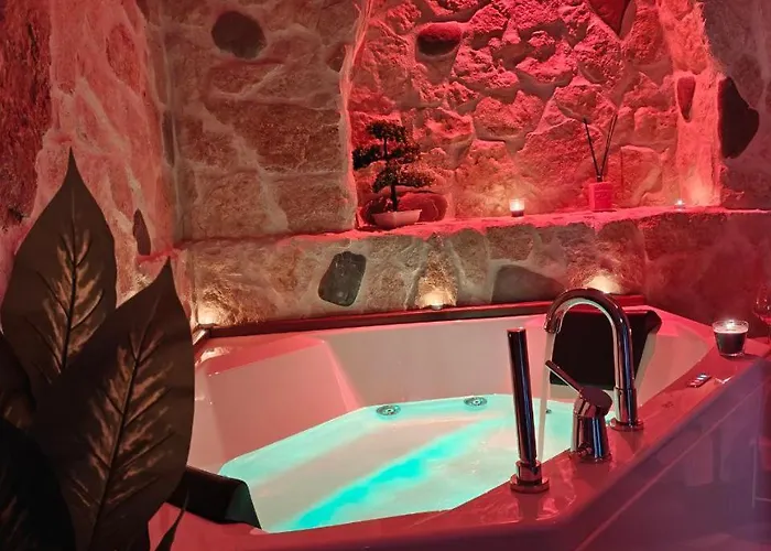 Elysia Luxury Suite Con Jacuzzi - Centro Brindisi Semesterbostad *